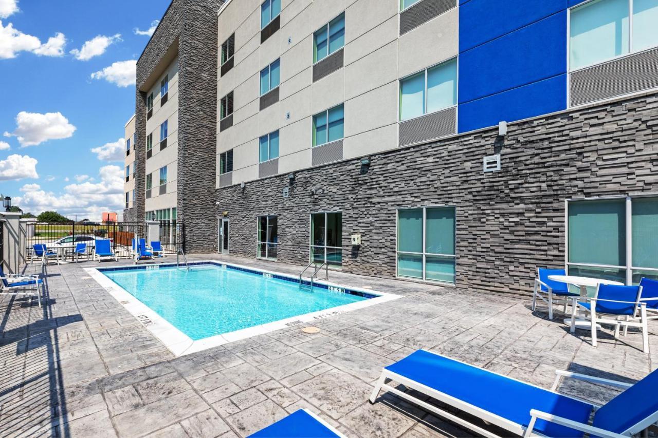 Holiday Inn Express & Suites - Denton - Sanger, An Ihg Hotel Exterior foto