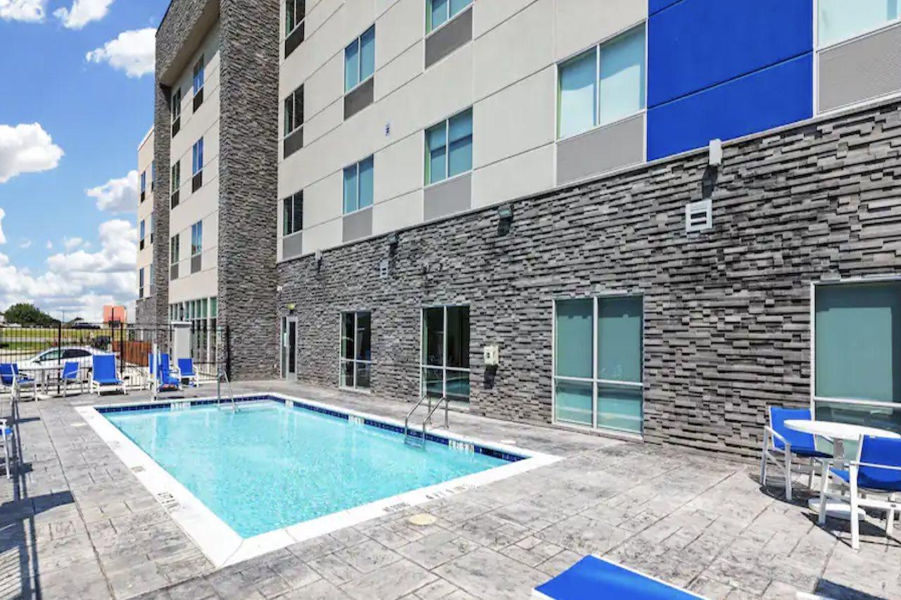 Holiday Inn Express & Suites - Denton - Sanger, An Ihg Hotel Exterior foto